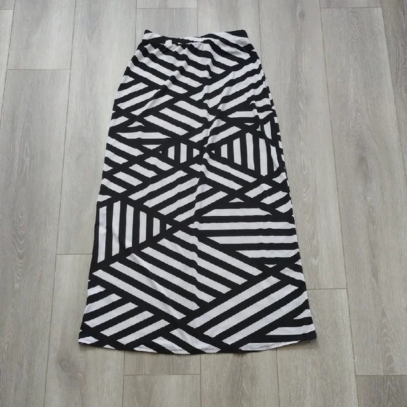 Black and White Geometric Maxi Skirt - Picture 1 of 9